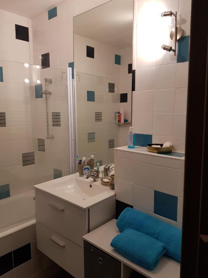 Chambre Spacieuse - Dressing - Sdb Communes - Parking Prive Ним Экстерьер фото