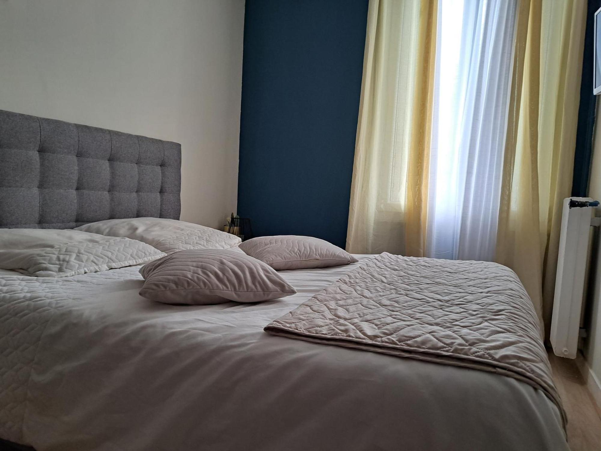 Chambre Spacieuse - Dressing - Sdb Communes - Parking Prive Ним Экстерьер фото